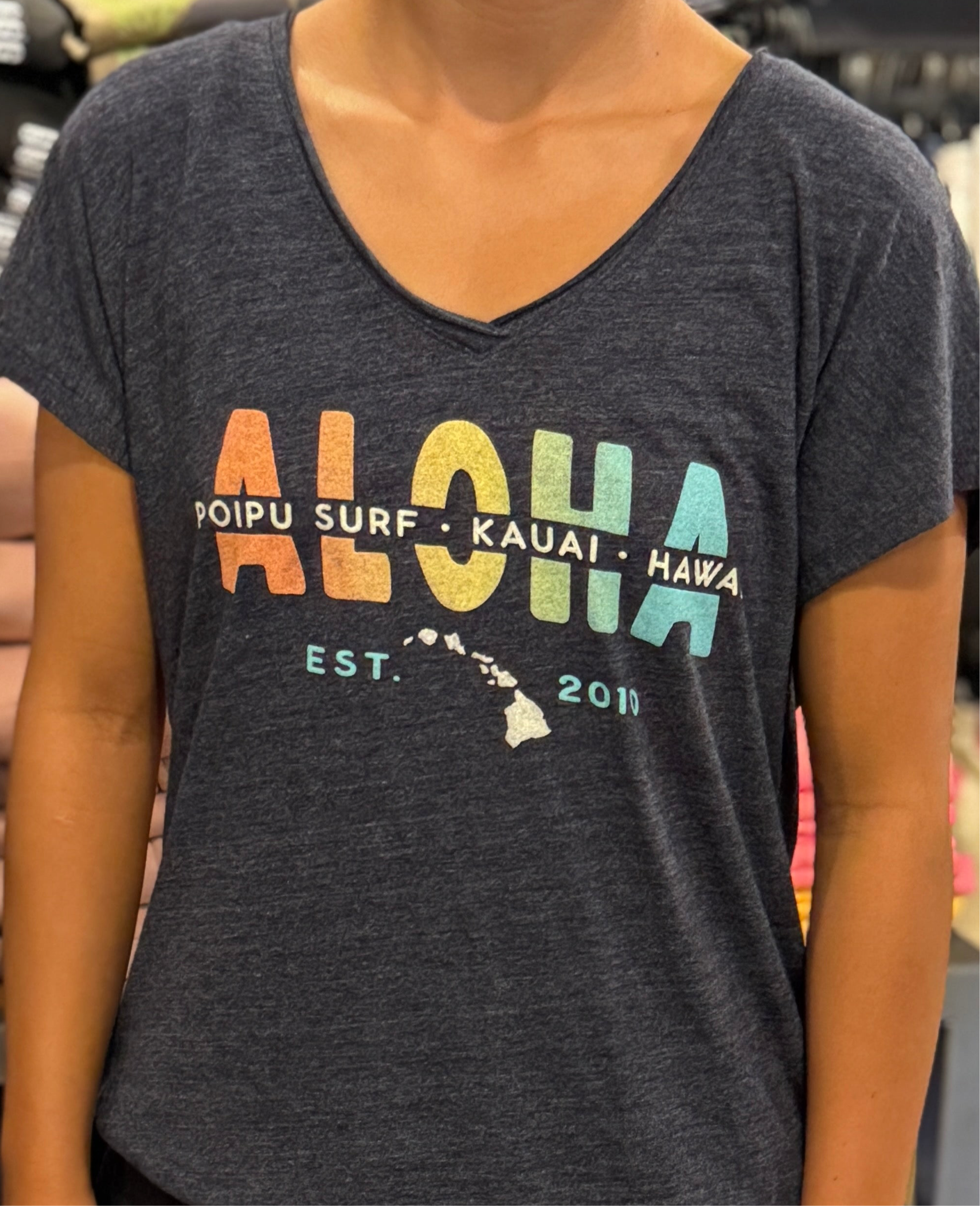 Happiny HI Island Chain Logo Women's V-Neck SS Tee